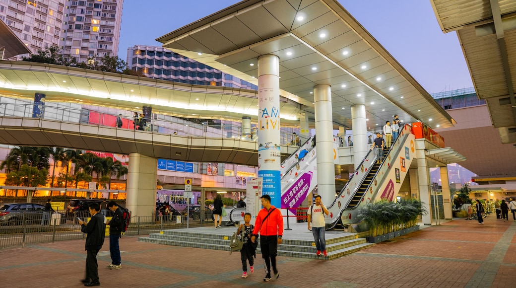 Hung Hom which includes street scenes and night scenes