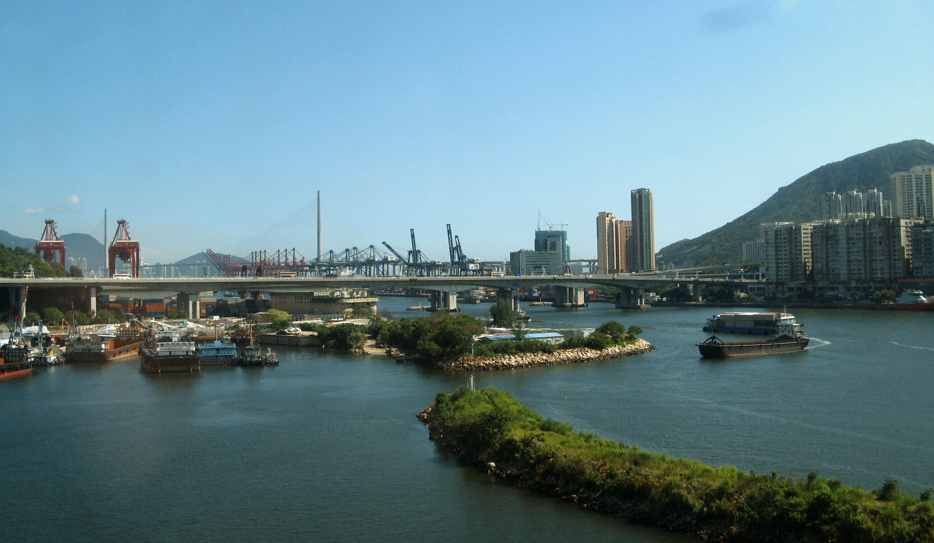 Cheung Tsing Bridge, Tsing Yi on the right