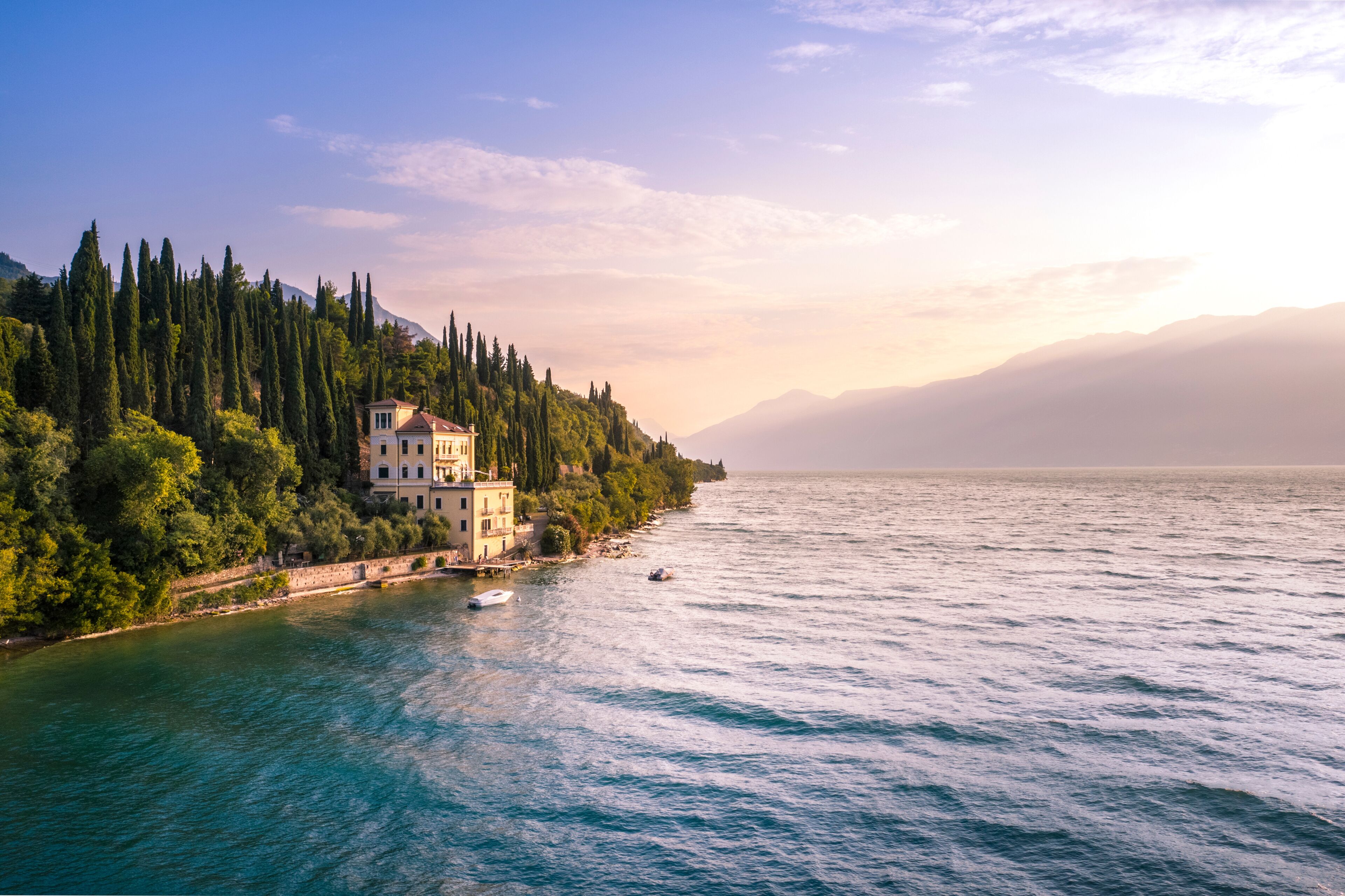 Historic wonderful villa on Garda Lake. Toscolano Maderno, Lombardy, Italia