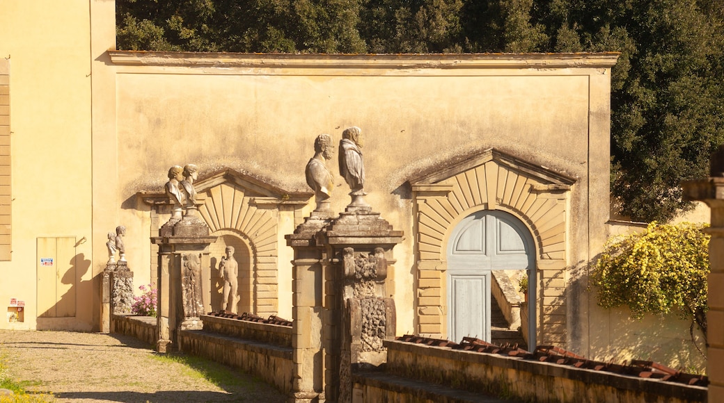 Italia, Toscana, Firenze, il parco di Villa Reale a Castello (Sesto Fiorentino). Una delle ville Medicee della zona, sede dell'Accademia della Crusca.