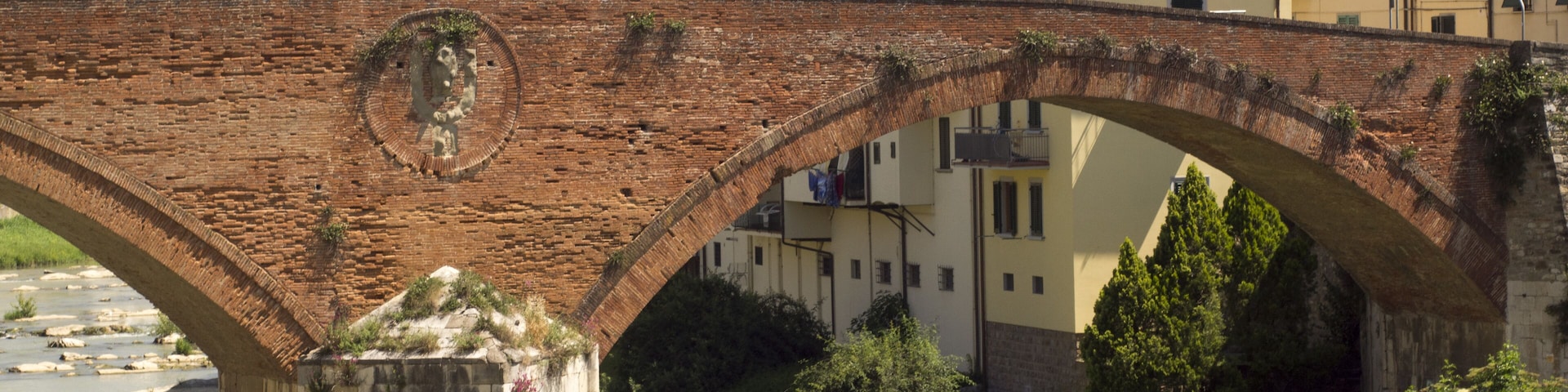 Toscana,Pontassieve,il ponte mediceo.