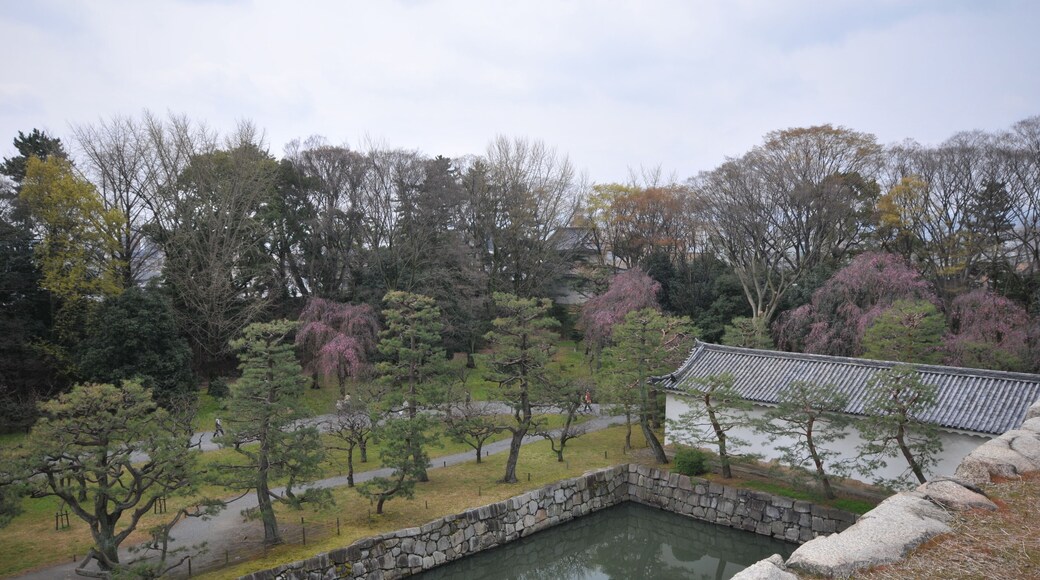 Kome-gura and Seinan-sumiyagura(Japan's national important cultural properties), Nijō-jō