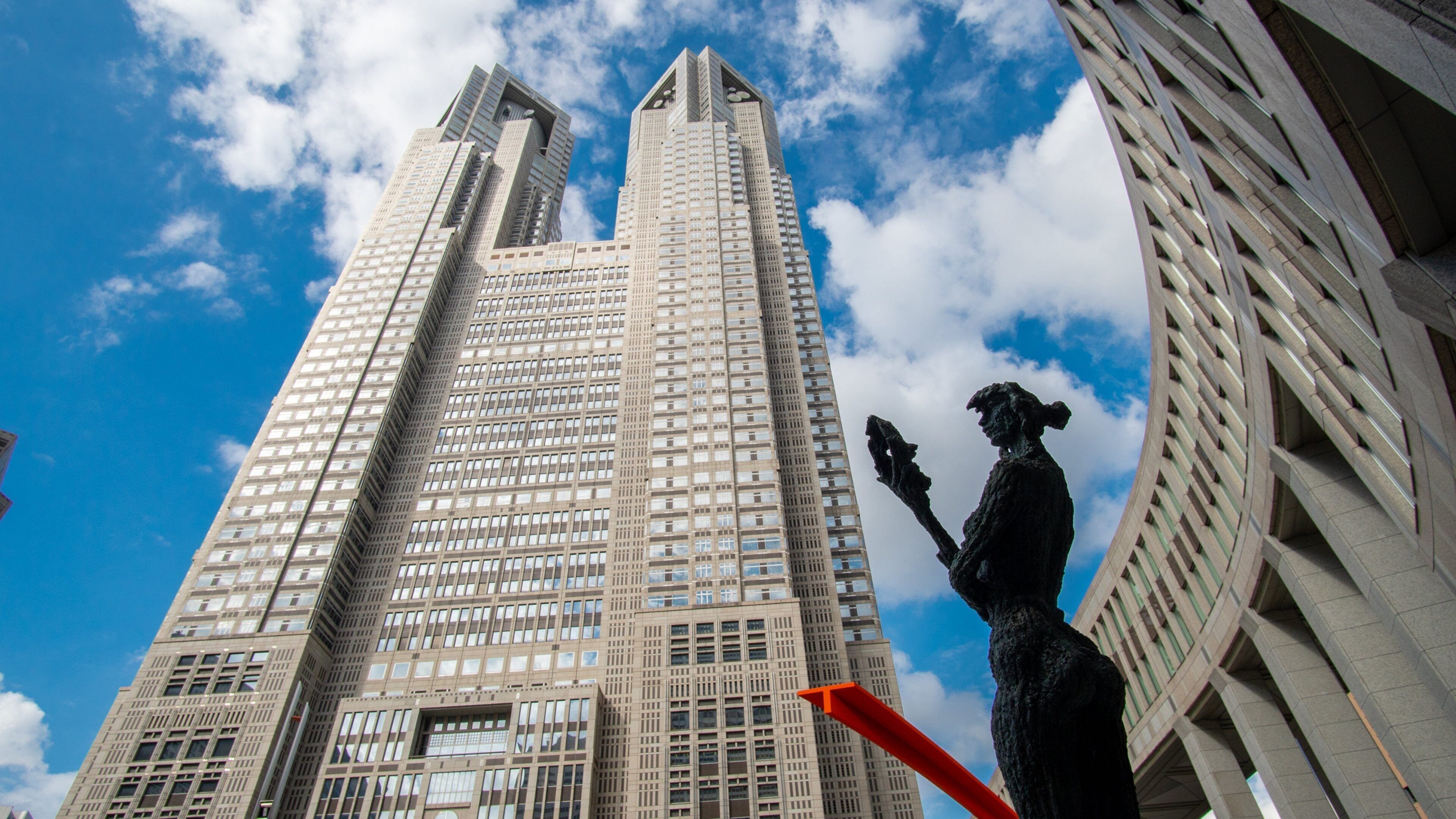 Tokyo Metropolitan Government Building which includes a high rise building and modern architecture