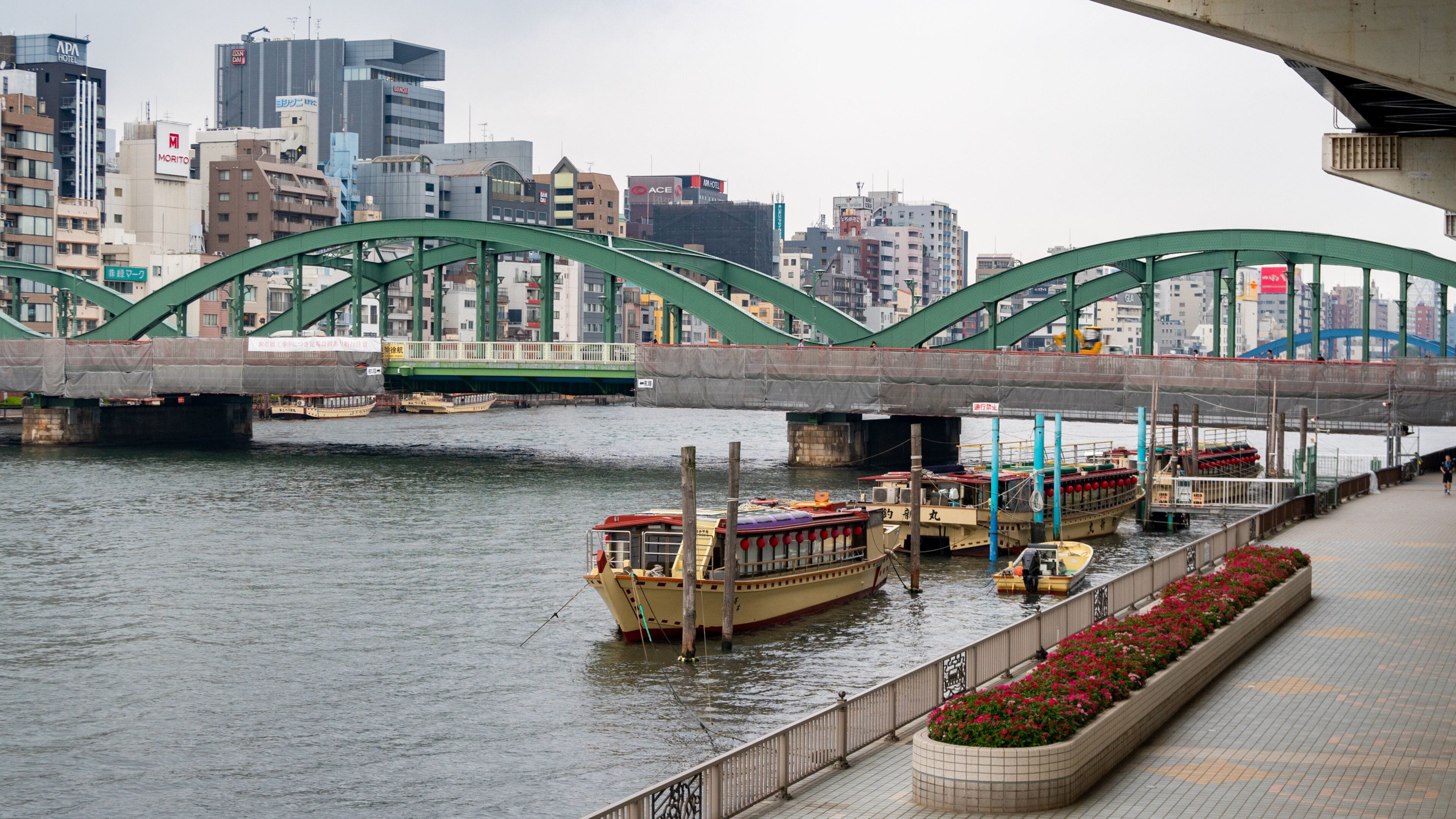Sumida which includes a bridge and a river or creek