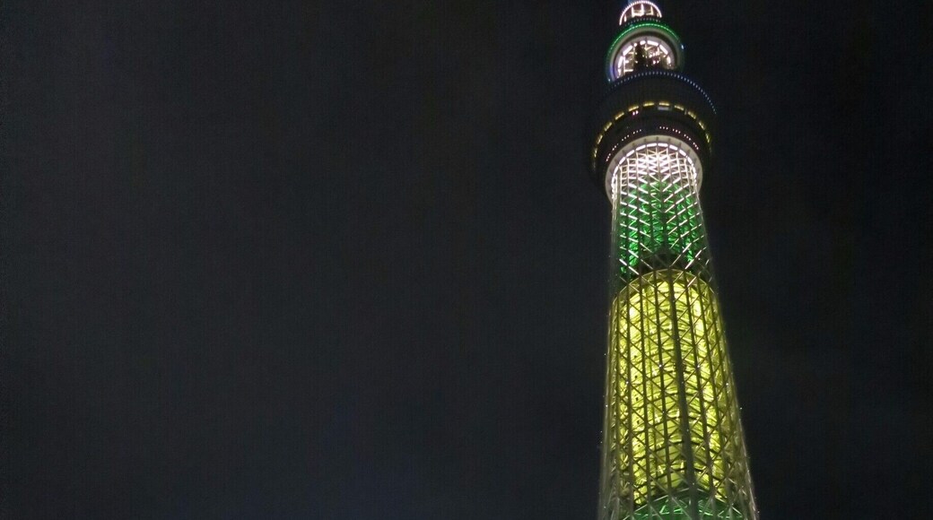 Tokyo Skytree was illuminated in the colours of the Brazilian flag in August 2016 to celebrate the Rio de Janeiro Olympics.
