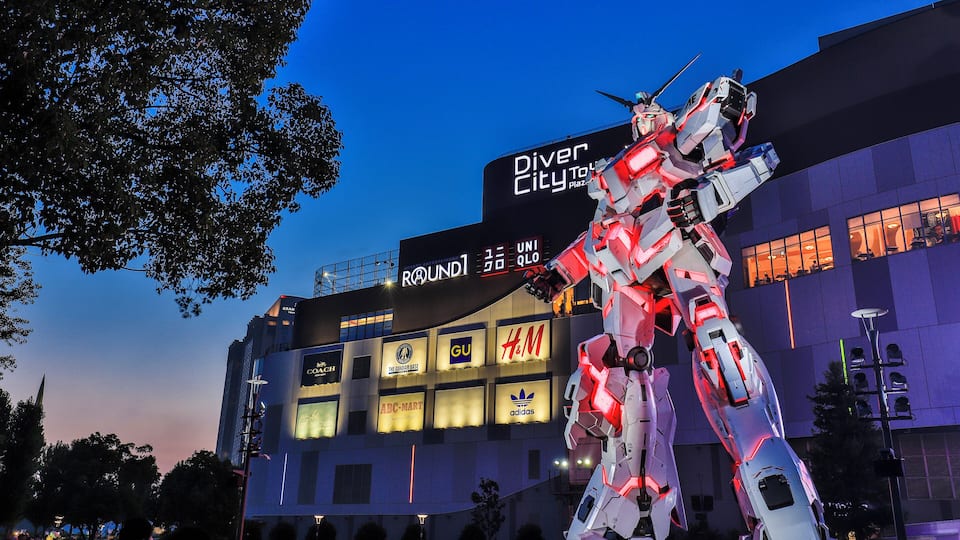 This is the most attractive place to visit at Daiba if you are fans of Gundam.