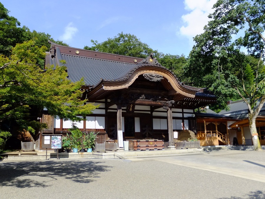 Jindai-ji is a Tiantai school temple in Chofu City, Tokyo.