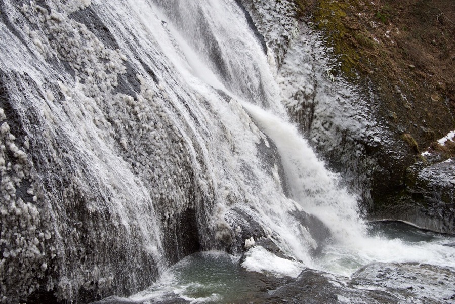 Half frozen fall at Fukuroda Fall in Ibaraki where 2.5 hour distance by the car to the north.
Several times in a season, the fall would be frozen fully that able to climb. #snow