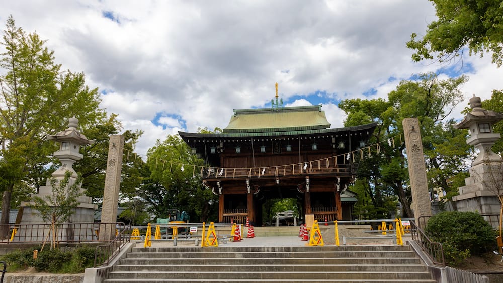 周囲が工事中の石切劔箭神社の絵馬殿(2024年9月撮影)