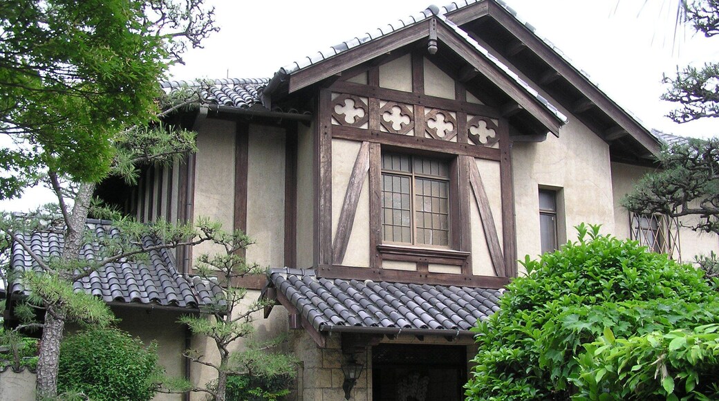 Entrance of Itsuo Art Museum, Ikeda, Osaka pref., Japan. 逸翁美術館