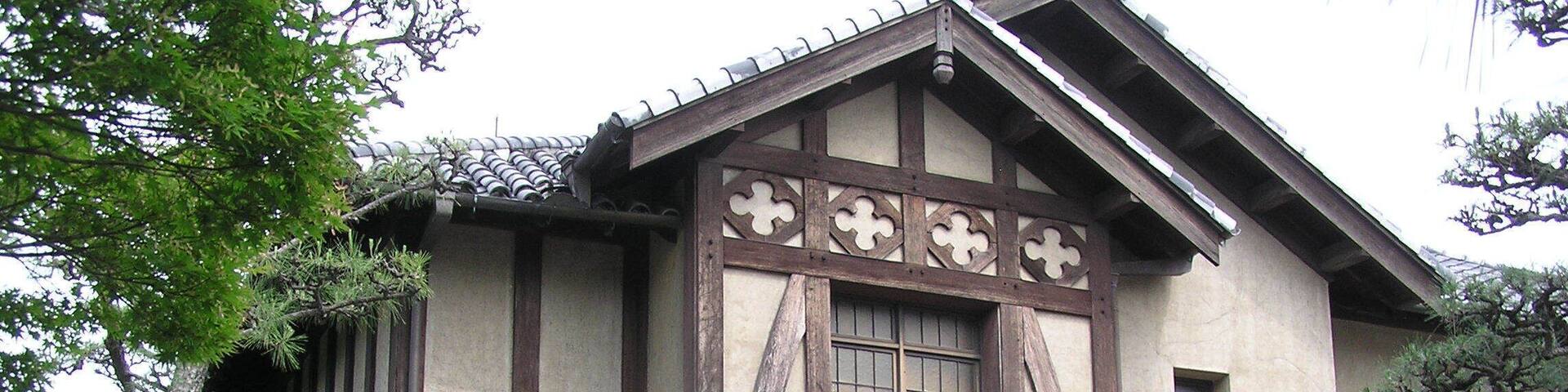 Entrance of Itsuo Art Museum, Ikeda, Osaka pref., Japan.ăéžçżçŸèĄé€š