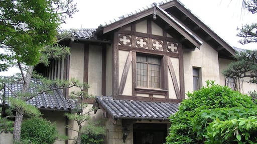 Entrance of Itsuo Art Museum, Ikeda, Osaka pref., Japan. 逸翁美術館