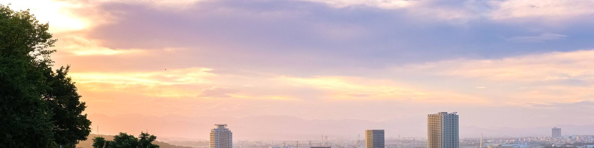 東京都多摩市 聖蹟桜ヶ丘、夕暮れの桜ヶ丘公園、ゆうひの丘