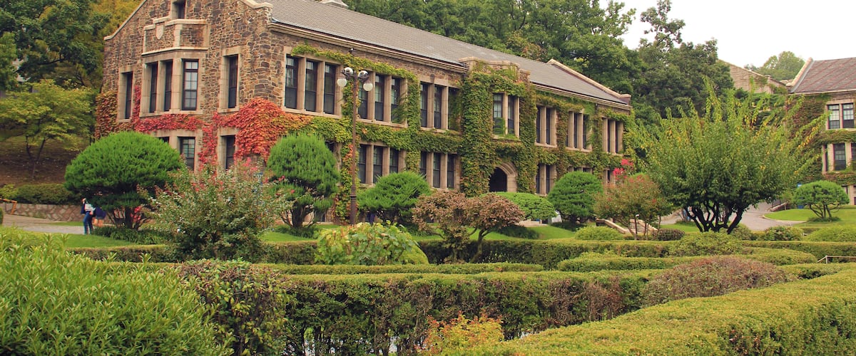 This media shows the cultural heritage monument in South Korea with the number: