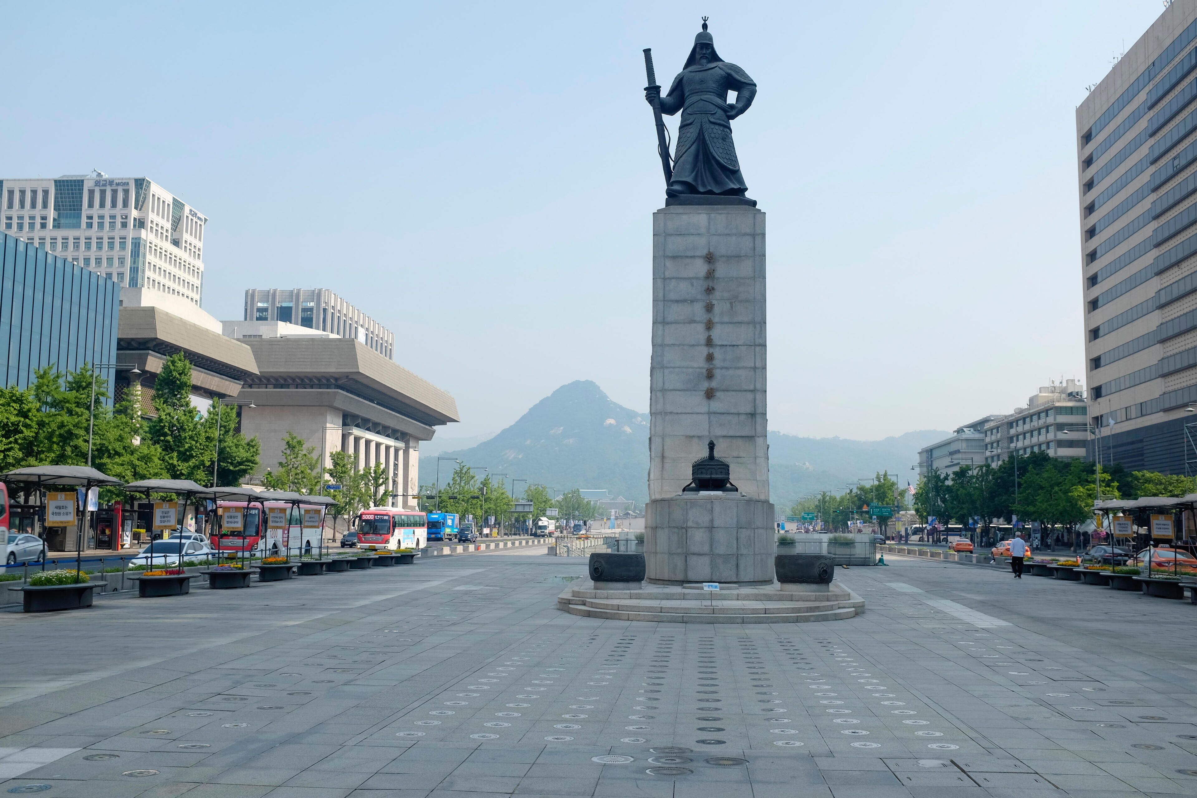 P84067 Gwanghwamun Plaza, also known as Gwanghwamun Square, Jongno-gu, Seoul, South Korea.