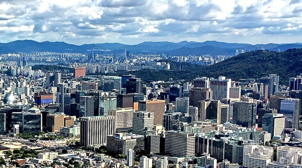 Comparison between Lotte World Tower and Namsan tower with skyline of Seoul. Photo taken from Inwangsan Hill.