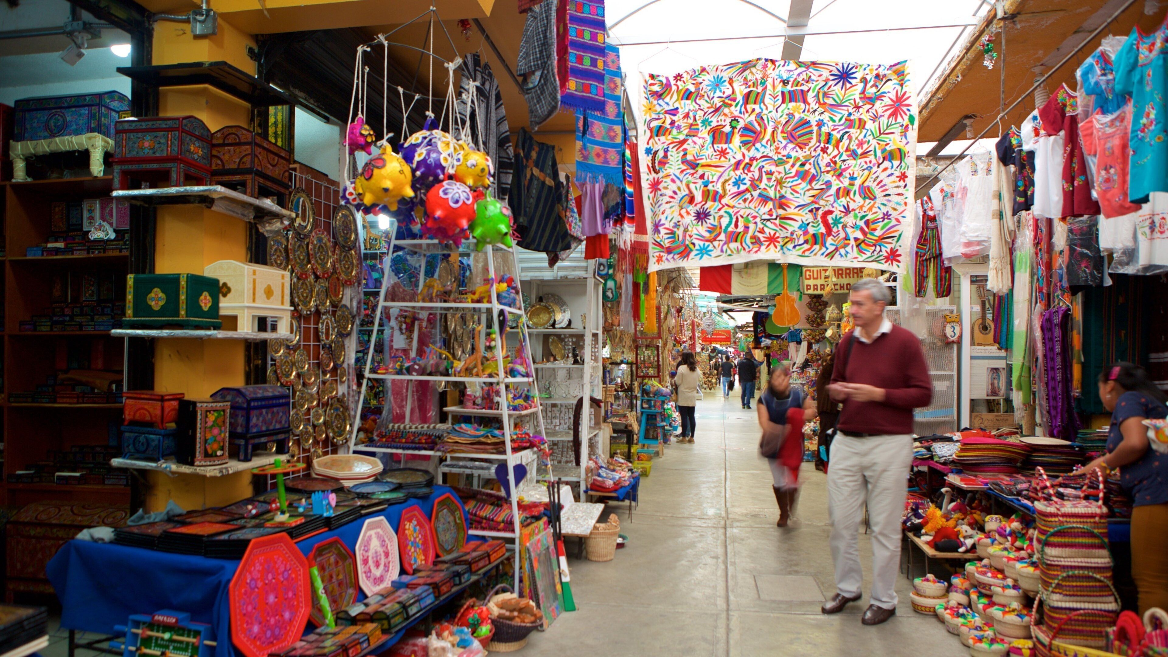 Cuauhtemoc which includes markets