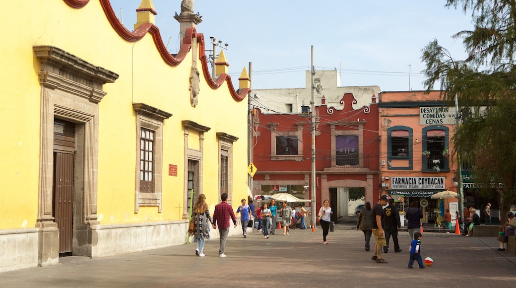 Coyoacan showing street scenes as well as a small group of people