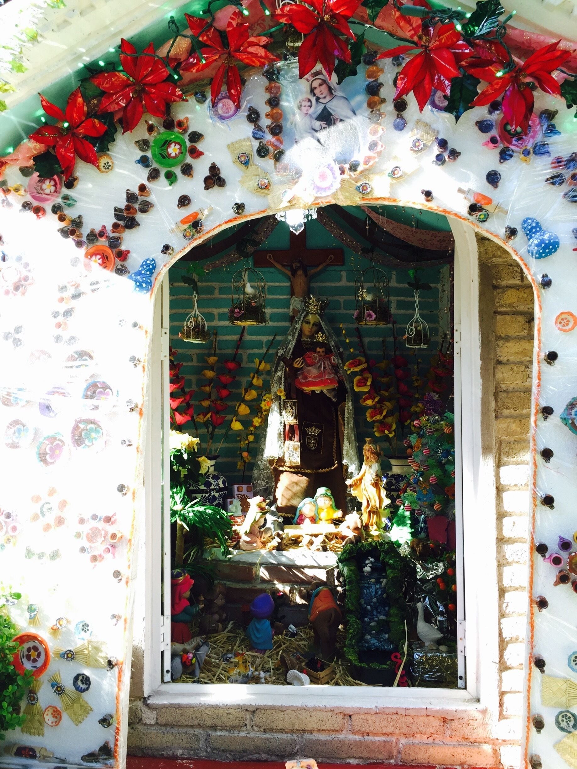 A nice and colourful altar 
Find more pics in >> the HolyList
#outdoors #religion #devotion #tradition #travel #troveon #mexico #virgin #altar