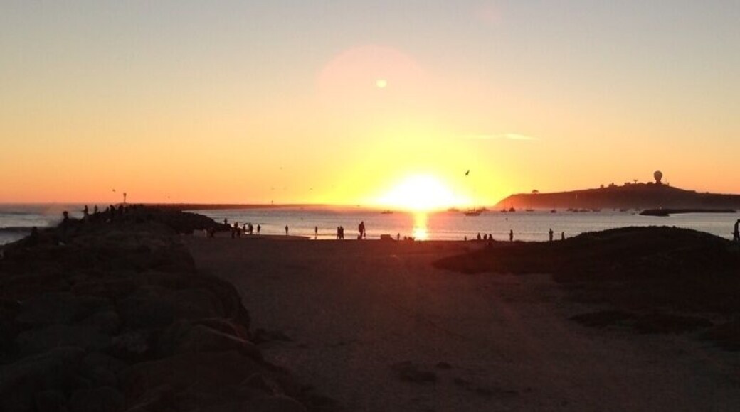 This place is actually pretty lame but the large crowds, and naval base in the hills make for an interesting silhouette.
