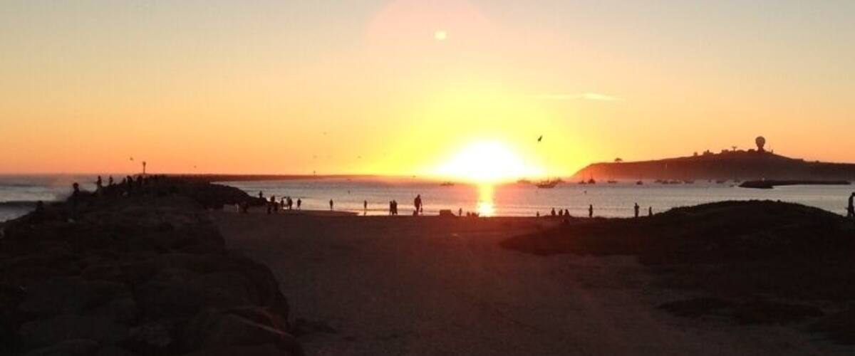 This place is actually pretty lame but the large crowds, and naval base in the hills make for an interesting silhouette.