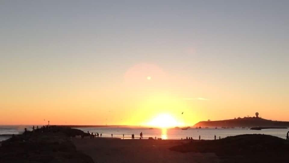 This place is actually pretty lame but the large crowds, and naval base in the hills make for an interesting silhouette.