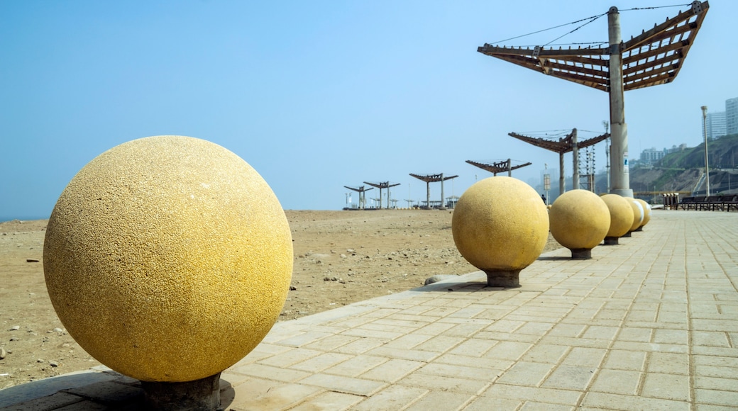 Bolas en la Costa Verde