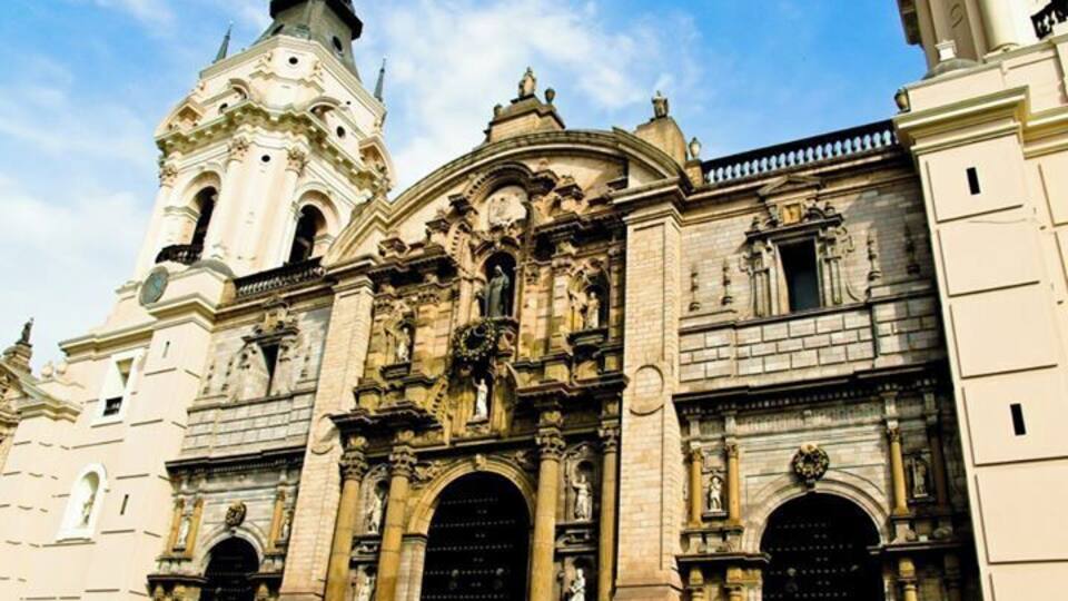 #TroveOn
the architecture of Lima. #architecture