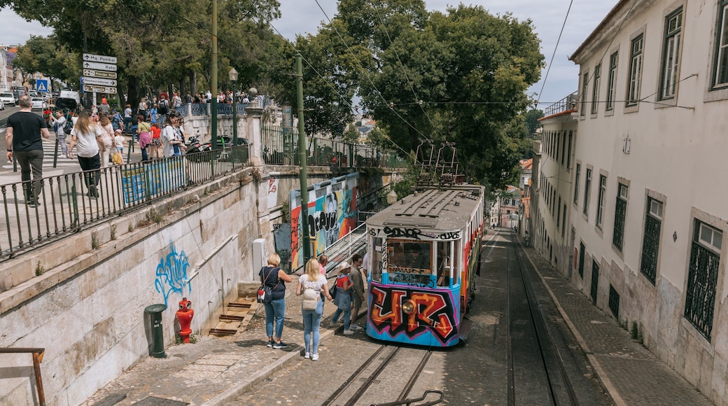 Bairro Alto showing street scenes and railway items