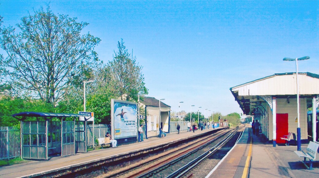Wandsworth Town Station. View eastward, towards Clapham Junction and Waterloo: ex-LSWR Waterloo - Windsor/Reading lines.
