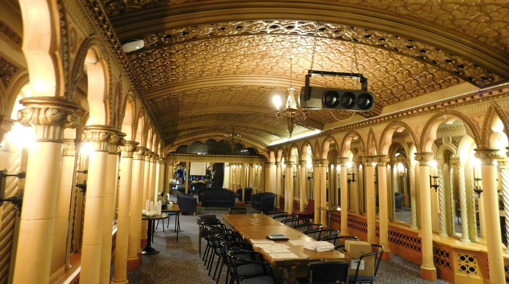 Granada, Tooting Wikidata has entry Q5594079 with data related to this item.