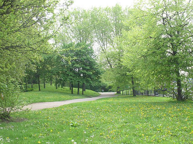 West end of Folkestone Gardens Folkestone Gardens is a linear urban park, about 400m long and nowhere more than 100m wide, alongside the railway viaduct. This is the western end adjacent to Trundleys Road. The path shown here is part of the London Cycle Network.