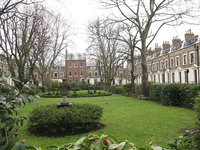 Merrick Square, off Trinity Street (1). This photo shows the private gardens in the centre of the square. See also 1765998.