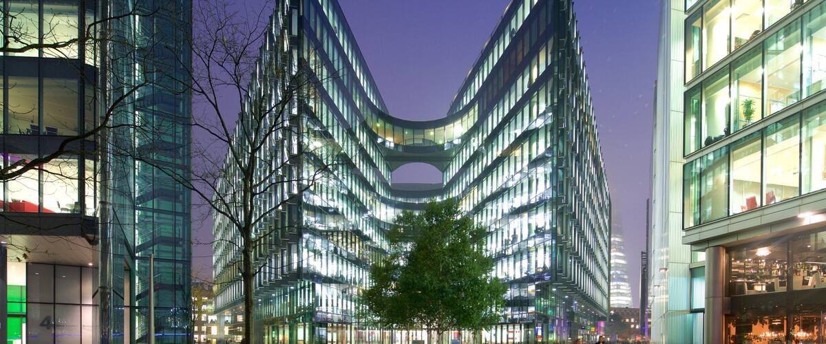 Southwark joka esittää moderni arkkitehtuuri, kaupunki ja yökuvat