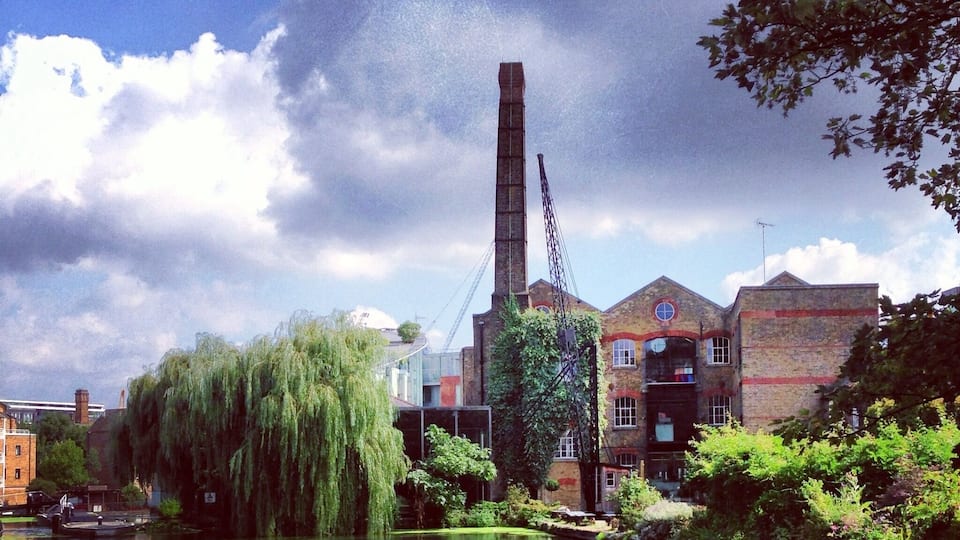 view east towards City Road Lock on Regents Canal