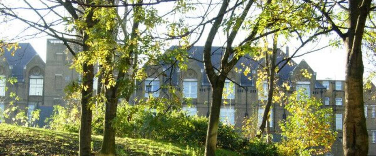 Archway Park Although small and immediately adjacent to Archway Road, Archway Park has a surprisingly secluded feel. The building in the background, across Archway Road, was part of Whittington Hospital but is now owned jointly by Middlesex University and University College London and operates as the Archway Campus.