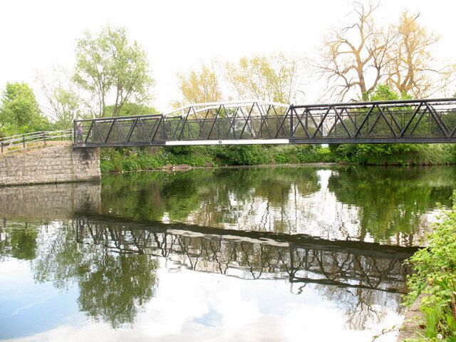 Bridge over the Lea A footbridge over the River Lea at the northern end of North Mill Fields (on the west bank). It appears to have an unusually large span/depth ratio for a flat (non-arched) bridge.