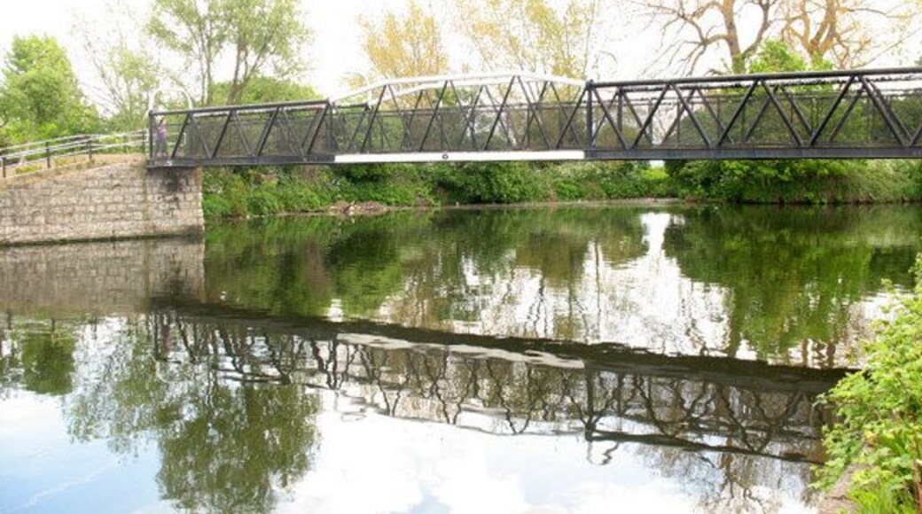 Bridge over the Lea A footbridge over the River Lea at the northern end of North Mill Fields (on the west bank). It appears to have an unusually large span/depth ratio for a flat (non-arched) bridge.