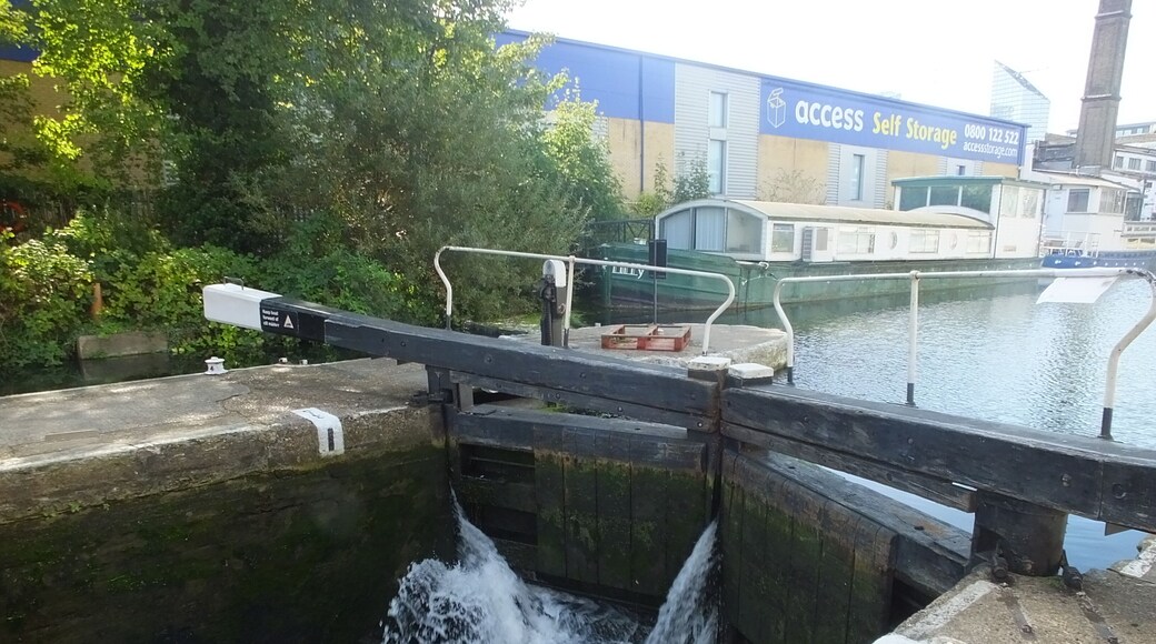 Regent's Canal inHackney. Sturt's Lock