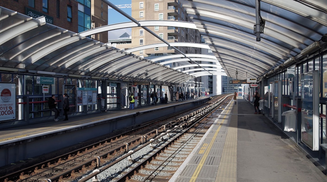 Looking north along the platforms at Crossharbour DLR station.