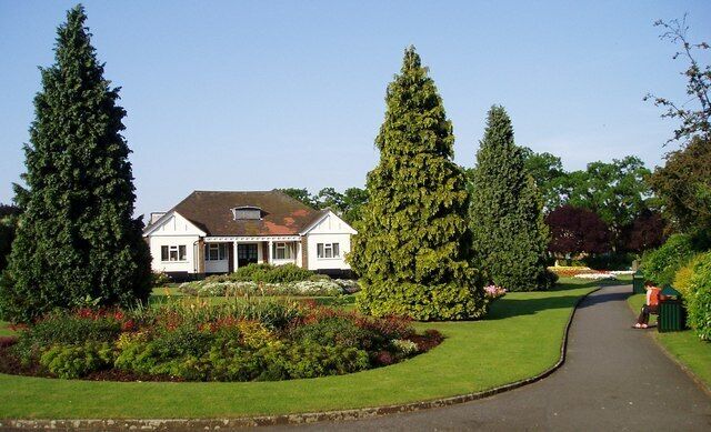 Chapmans Green A small but attractive park in traditional style with bowls and tennis. It holds a Green Flag award. Text adapted from Wikipedia Lordship_Lane_%28Haringey%29