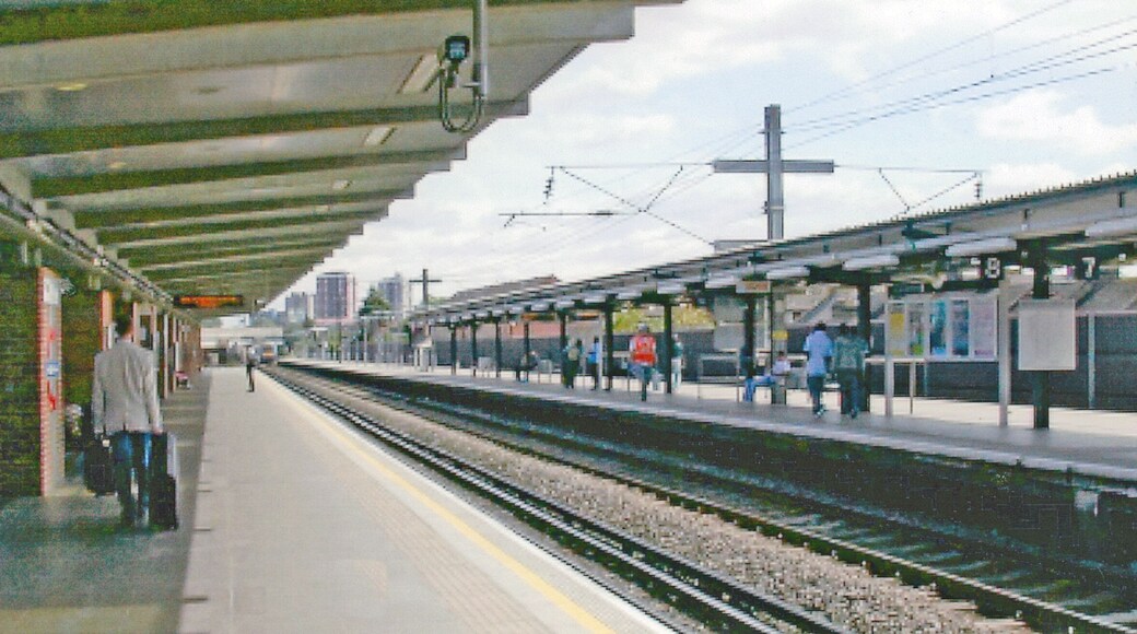 West Ham (High Level) Station. View westward, towards London on the LUL District/Hammersmith & City Line from Barking and Upminster. On the right are the platforms on the ex-Midland (LT&S) Fenchurch Street - Shoeburyness line, now c2c. The station was renamed 'West Ham Manor Road' in 1924 until closure of the LMSR platforms due to war damage 7/9/40 and were restored for c2c in 1999.