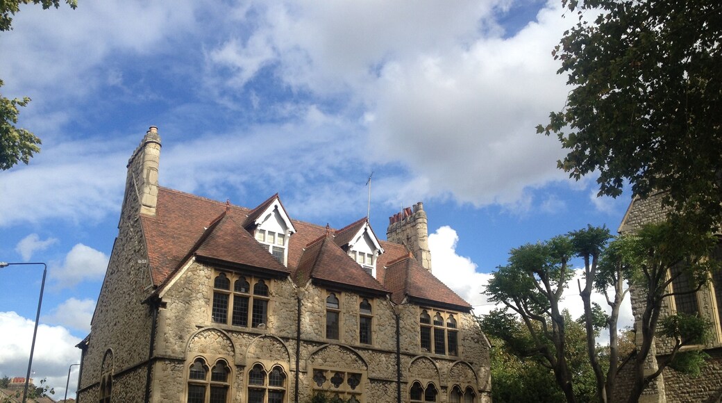 St Andrew's Vicarage Wikidata has entry Q26356044 with data related to this item.