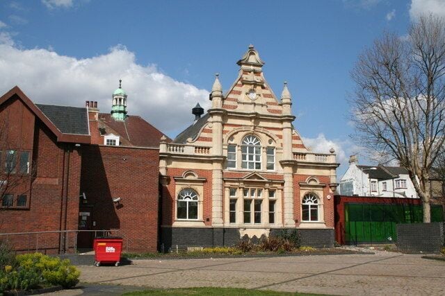 Walthamstow Library The library is a large and commodious building which has been aded to in various styles as expansion has demanded. The above shows the pleasant aspect of the oldest part.