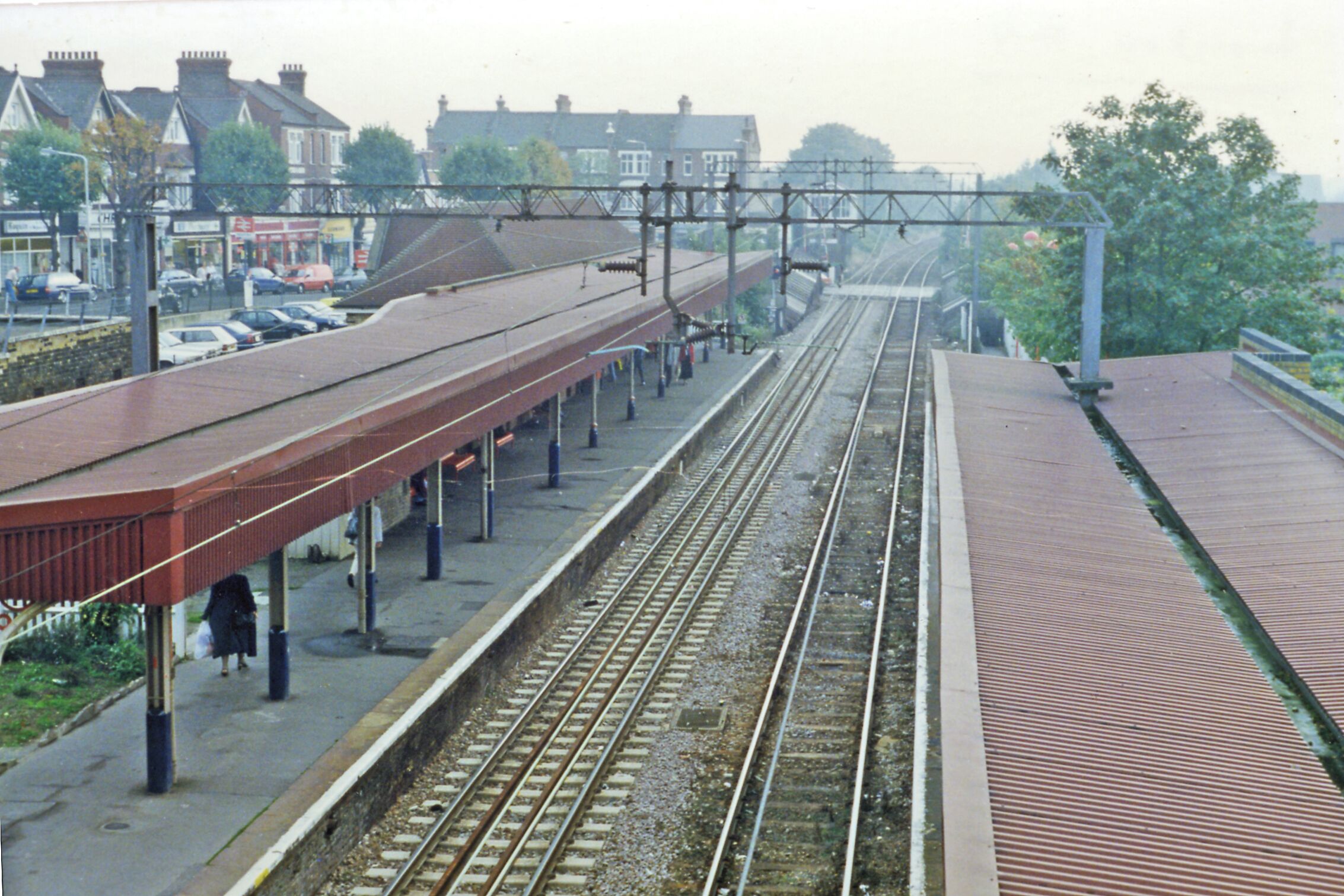 Highams Park station. View southward, towards Walthamstow and London Liverpool Street: ex-GER Liverpool Street - Hackney Downs - Chingford line, electrified in 11/60. ('and Hale End' until 2/69).