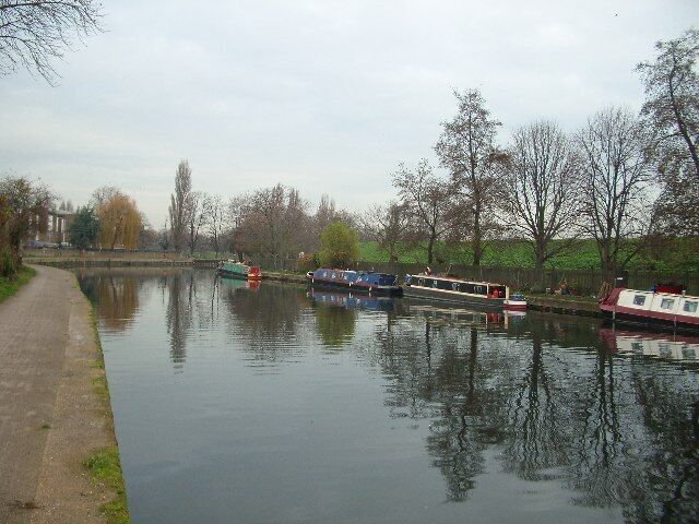 Canal, South Tottenham. Here the Lee Navigation takes a change in direction from roughly north to roughly north-east, midway between Springfield Marina and Tottenham Hale.