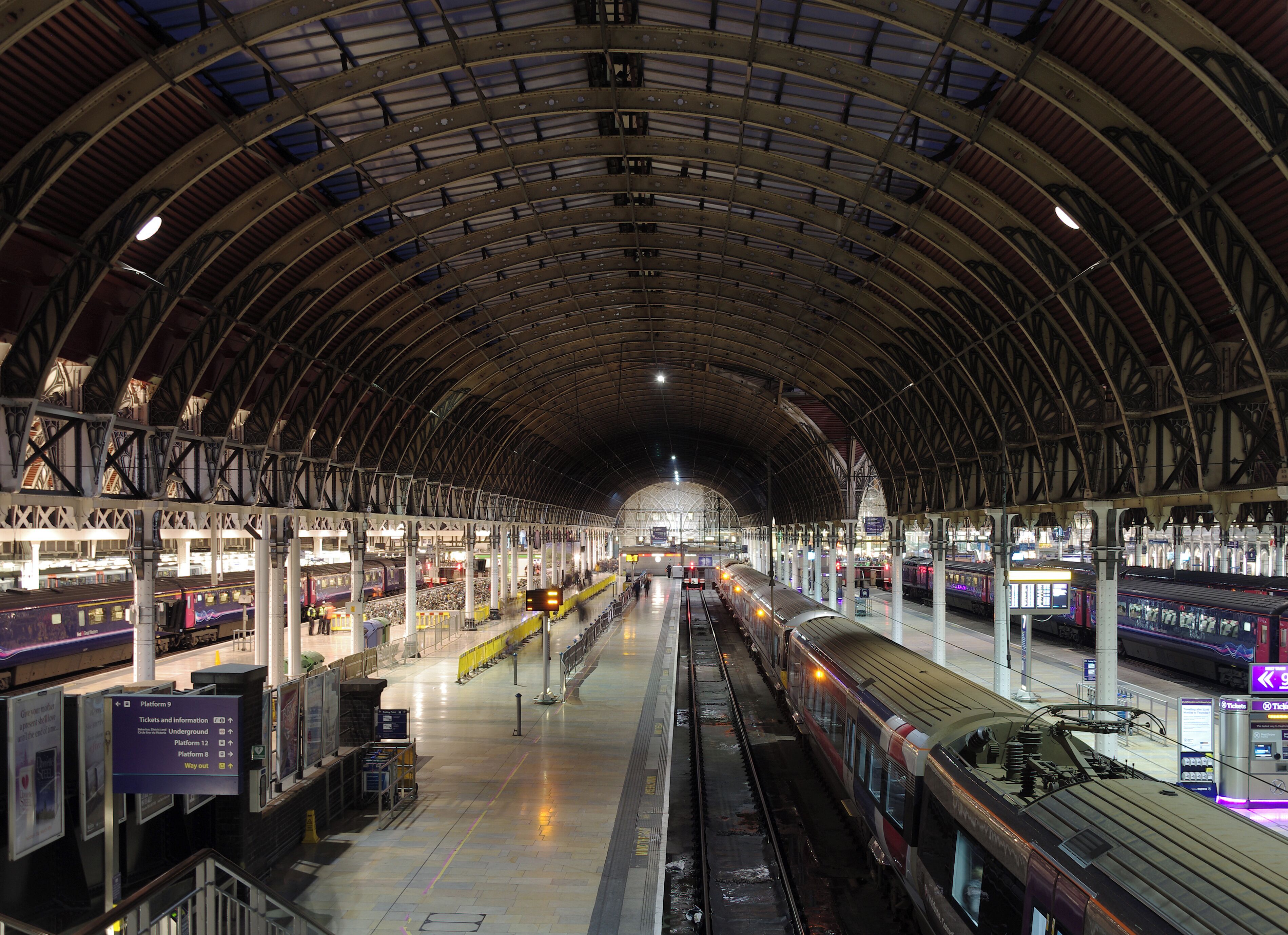 Heathrow Express class 332 EMUs and First Great Western HST sets at Paddington station.