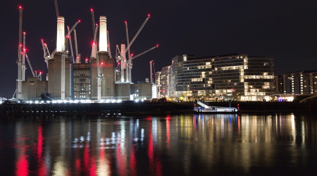 Battersea power station at night - a lot of lights & a lot of construction work is still going on. The view point is located between Chelsea and Pimlico. #travel #lifeatexpedia #london