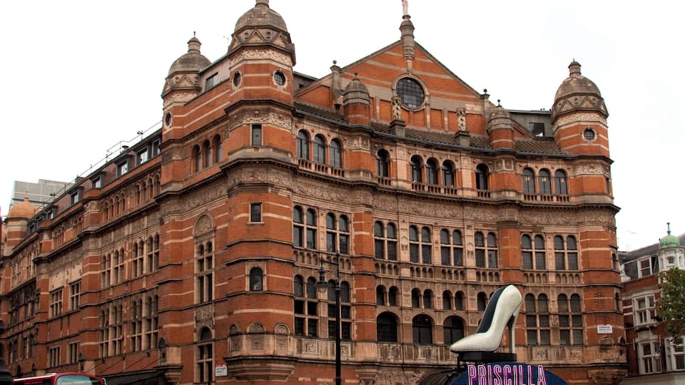 The theatre opened as the "Royal English Opera House" in January 1891 with Arthur Sullivan's Ivanhoe.