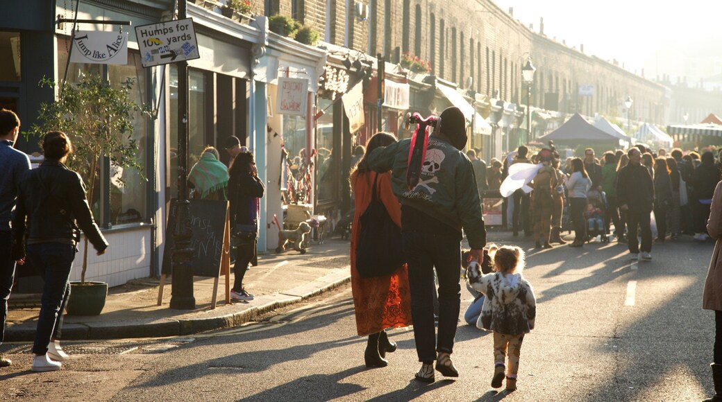 London showing street scenes and markets as well as a family